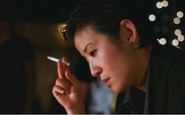 当年荧幕上的洪兴十三妹已经52岁了至今都没有结婚