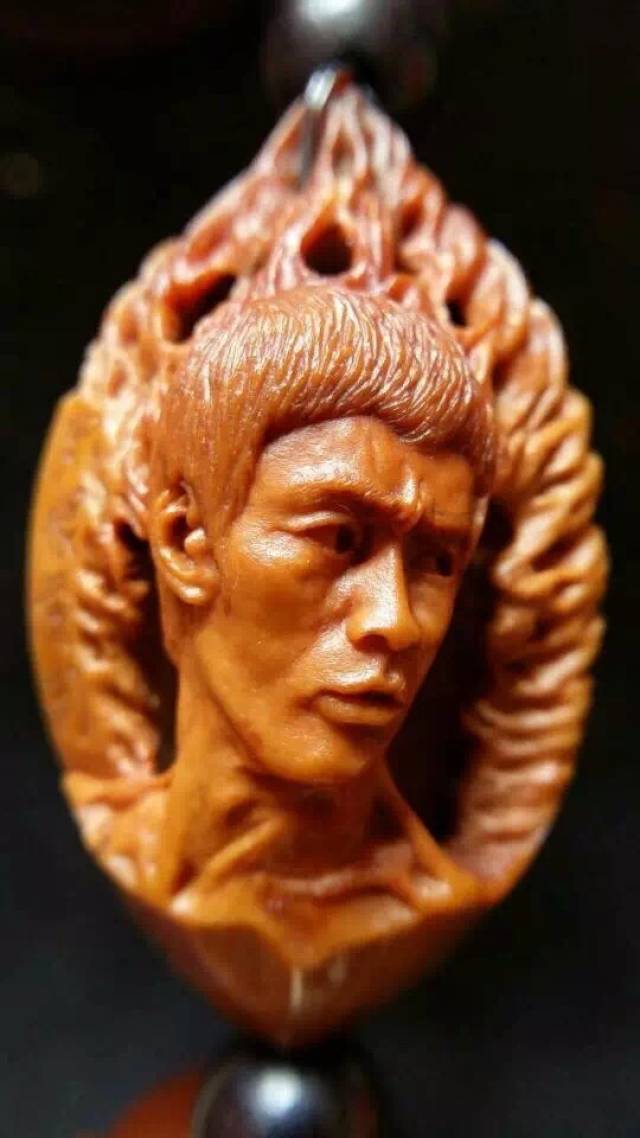 匠作|《李小龙》罗根候超写实核雕作品