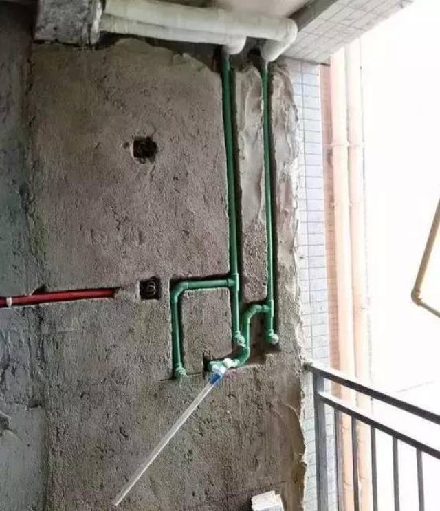 重庆水电改造现场,便宜到80元一平米我也不敢这么做!