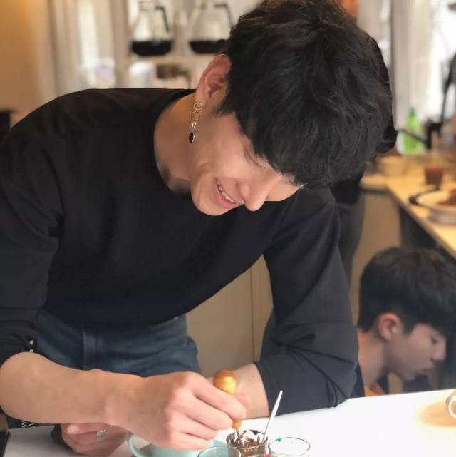 人帅腿长活好,这位小哥哥做的咖啡我干了