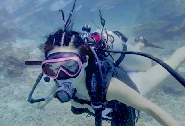 这是刘叶琳女士在横穿马六甲海峡时候的照片,是不是感觉很惊讶,我们