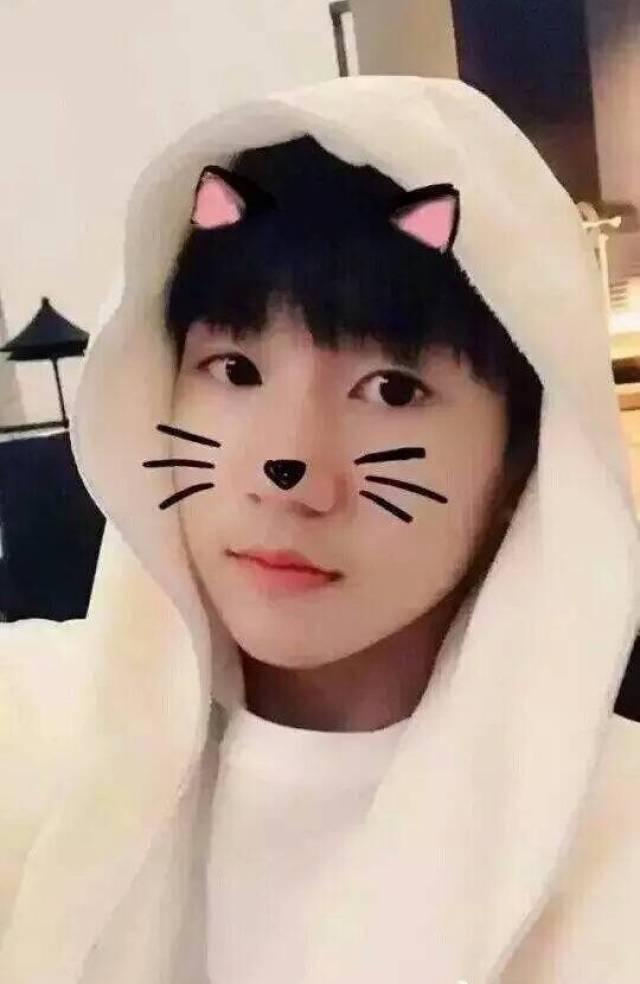 王源嘟嘴卖萌日常,堪称卖萌界的扛把子!