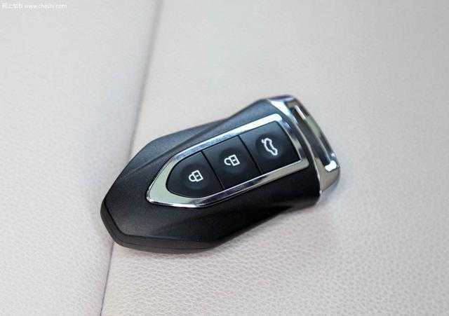 从钥匙辨车雅阁钥匙丑掉渣奔驰钥匙很抢眼六百万红旗没人要