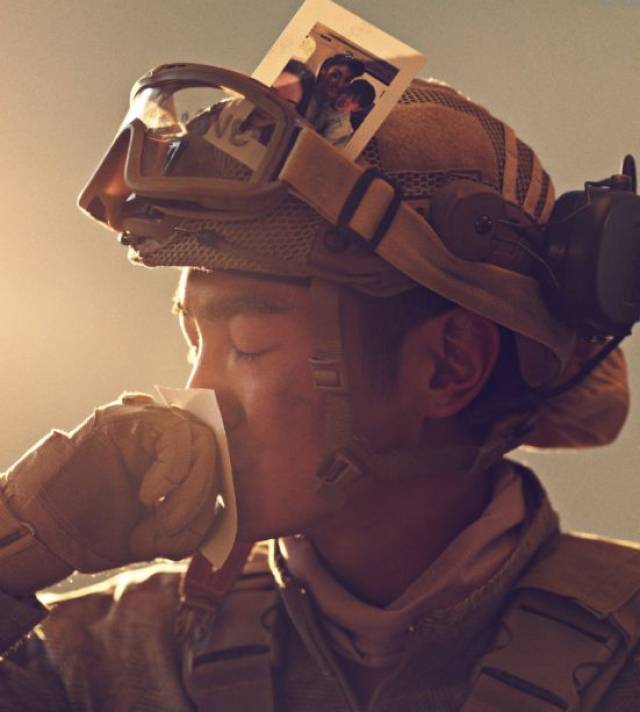 扛着炮筒打飞机,这个"光头女人"掰弯4亿观众,成为年初最大惊喜!