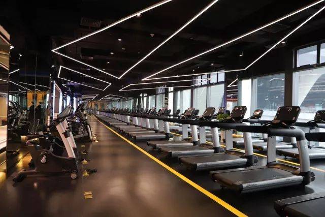 火爆魔都的黑科技操房,透明泳池……杭州东站旁的这家健身房操作逆天