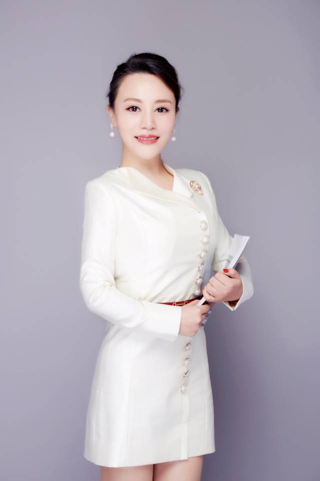 彝族美女拍卖师黄宇一百炼成钢绕指化柔