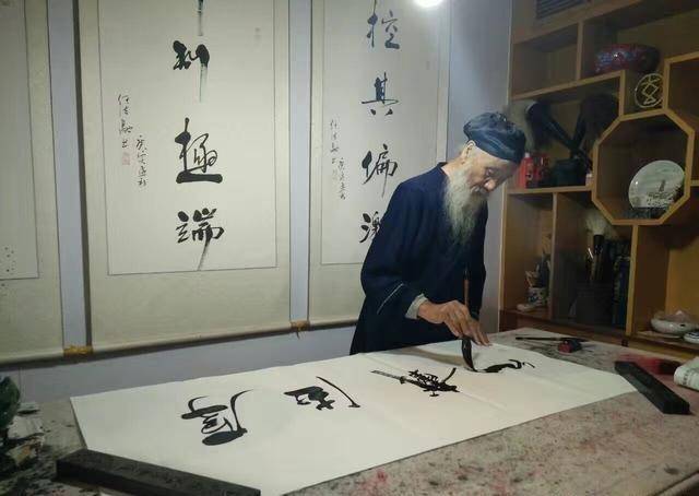 任法融字已卖了上亿!82岁封笔在即?网友:吹吧,吹死人不偿命!