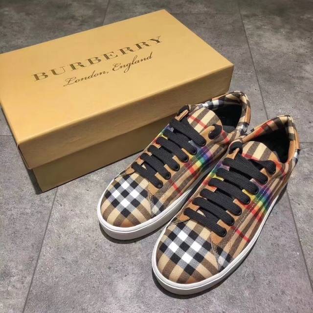 了解一下高仿巴宝莉鞋子到哪里买一般靠谱多少钱