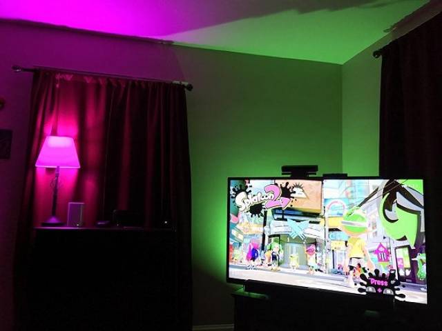 如果氛围灯的色彩饱和度和对比度太强,房间里会有种诡异的感觉