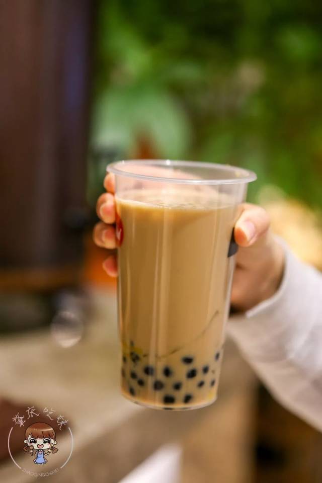 原料:奶茶,茶底(绿茶or红茶),西米/珍珠/椰果