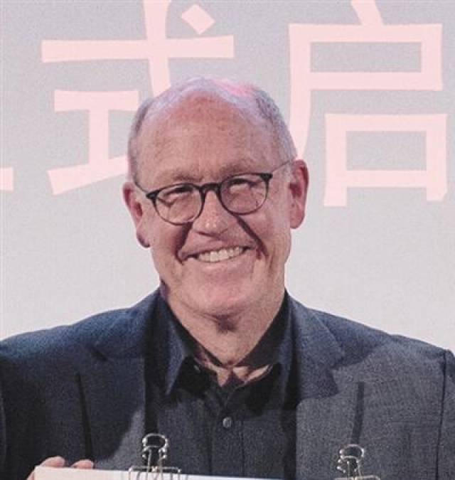 格兰·基恩 从美人鱼,科比,画到《奔月》