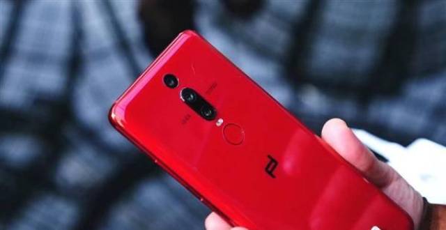 屏幕指纹大PK!果然,华为Mate RS比不过vivo这