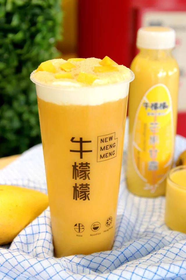 1~ 用近期大家都非常爱的香水菠萝混合百香果研制的热情果凤梨奶盖,清