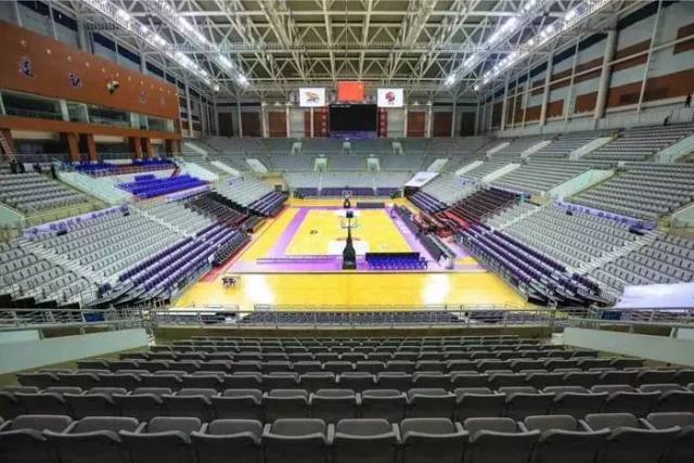 高清大图带你一次看懂辽篮新主场 辽宁体育馆的篮球场看台坐椅分为深