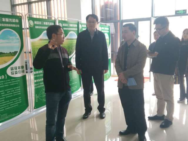 福州市委政策研究室副主任李贵勇莅临闽清三农服务超市调研考察