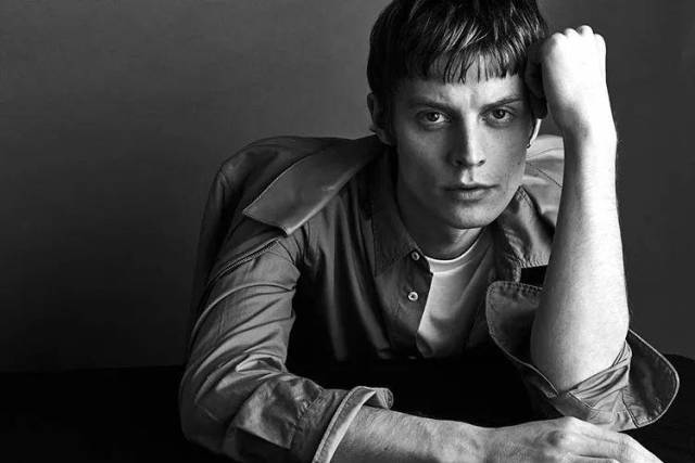 戳爷男友爱上闪亮马桶圈?额,还是慕斯的胸肌比较好看丨今日美图