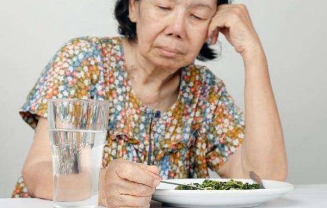 3,进食状况,看老人近3个月内是否有食欲减退,消化不良,咀嚼吞咽困难