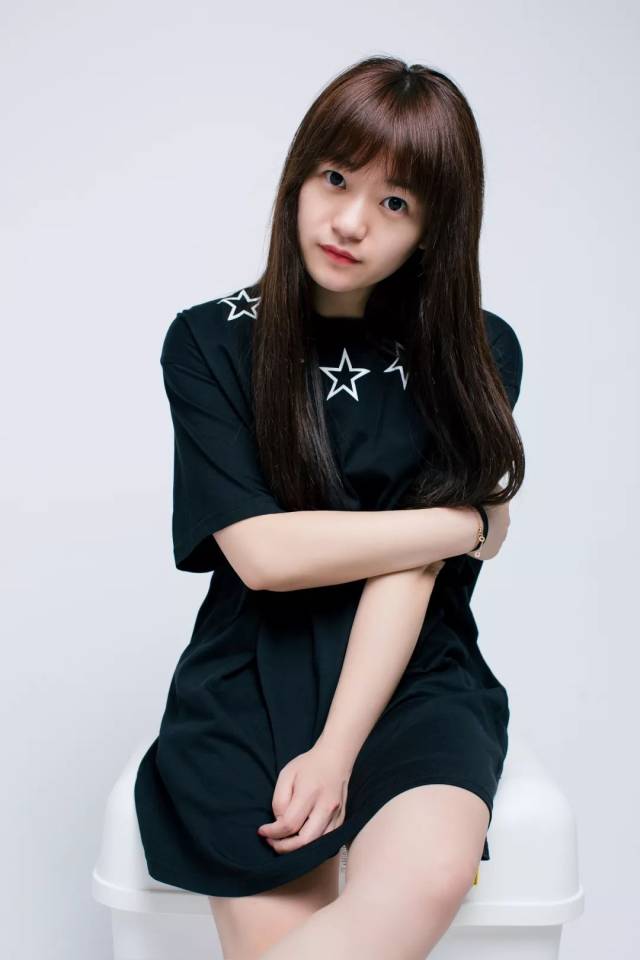 傅柳琳 喜欢小情歌也喜欢大气的实力派曲风,诠释歌曲柔中带刚,情感