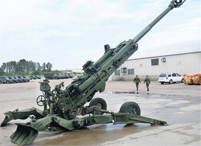 超轻型155mm榴弹炮图片