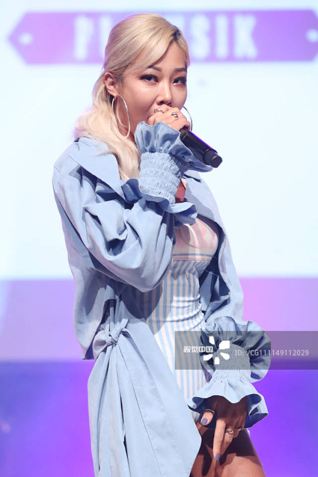 明星举行了两人合作的音乐专辑《all i need》的发售showcasejessi身