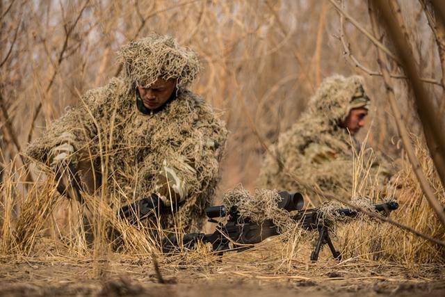 利用周边地物进行伪装