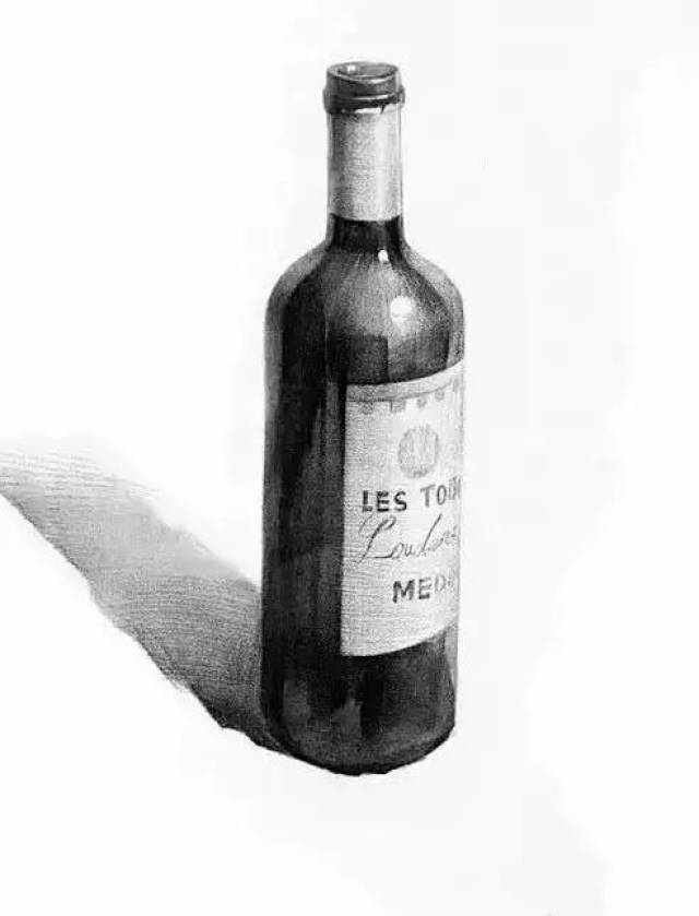 洋酒的重色与高光是体现深色玻璃瓶质重要之处,形的对称和标签可以将
