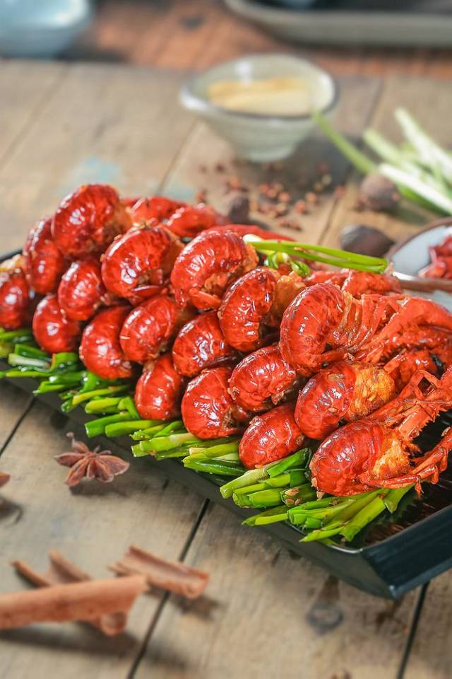 来这里,吃长沙最大的小龙虾丨红五感恩季-美食频道-手机搜狐