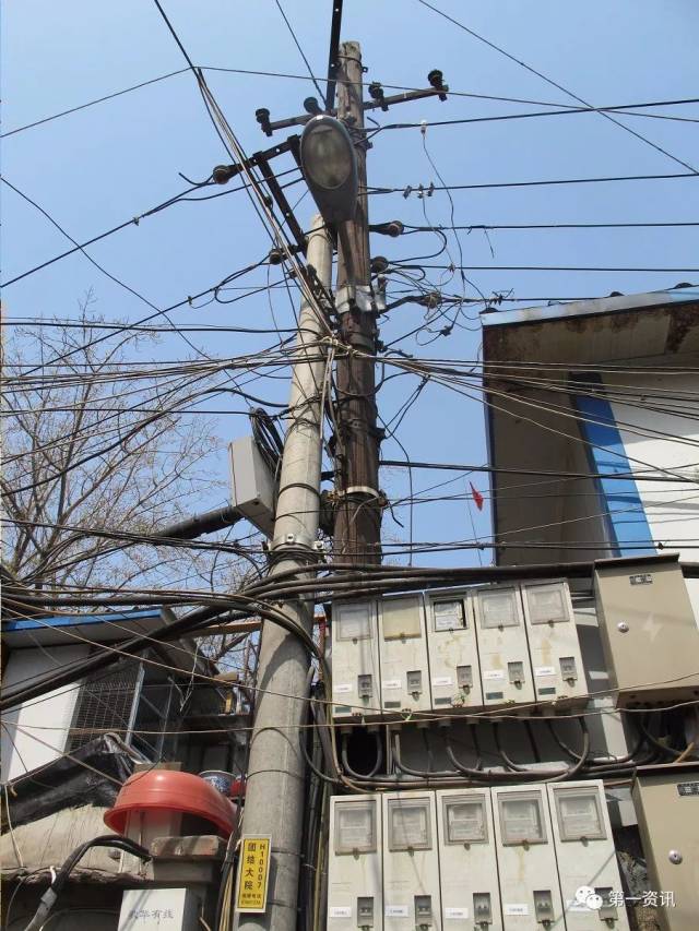 古旧的电线杆