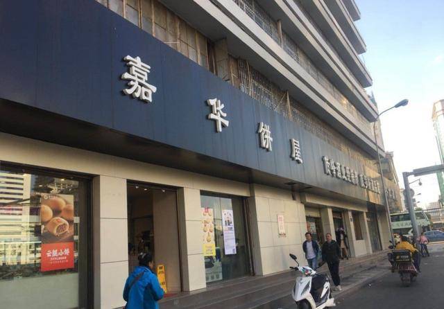 昆明"灵异招牌"吓人 城市属于城管还是市民 | 周知