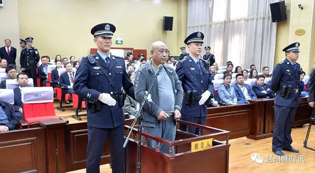 "瞧""白银连环杀人案"庭审现场曝光 有民众庭外大哭