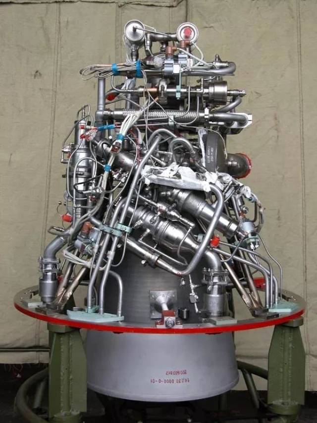 俄罗斯火箭发动机图片