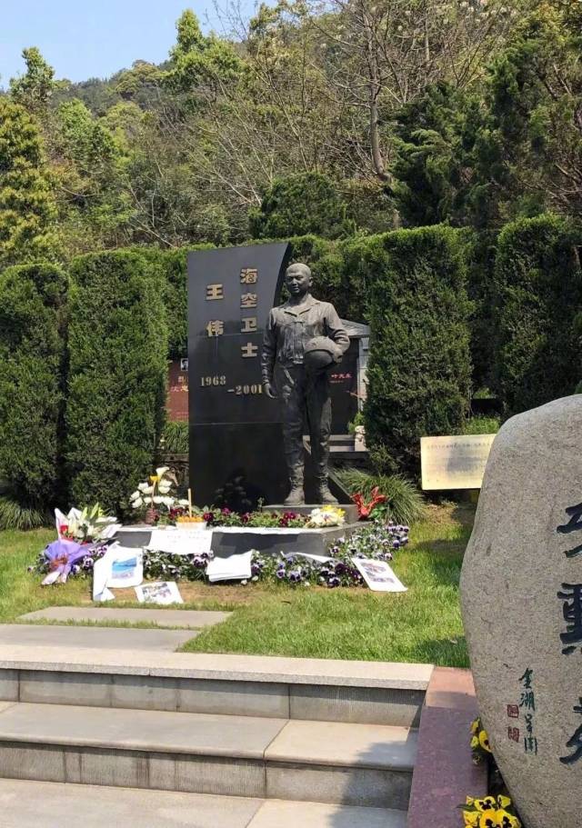 又到4月1日,有人肯定为西方愚人节准备了很多"项目":恶搞,打趣……而