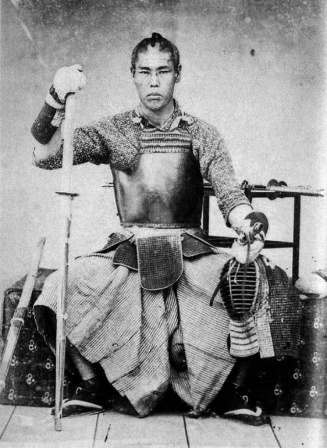 我们先来说说这个成功的男人.他是长州藩士,生于1839年.