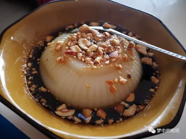 谭豆花: 大蒜鲢鱼: 樟茶鸭: 馓子豆花: 糖油果子: 糖水面: 冰粉: 凉糕