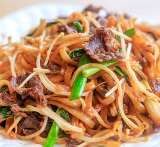干炒牛肉粿条,粿条搭配上他们家鲜嫩的牛肉片
