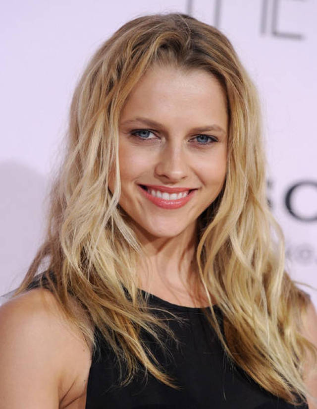 泰莉莎·帕尔墨每一次现身活动,都展现了美丽的魅力容颜_手机搜狐网