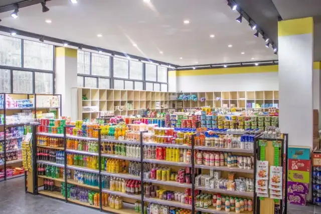 超市实景图 大型校园超市,生活,画具品类齐全,可满足日常所需