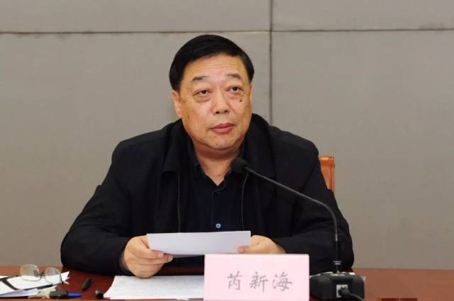 市教育局副调研员芮新海,市公安局副局长张卫东出席会议并讲话