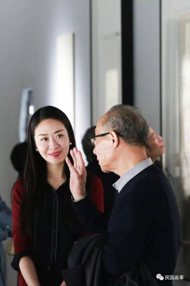 德基美术馆馆长是个美女