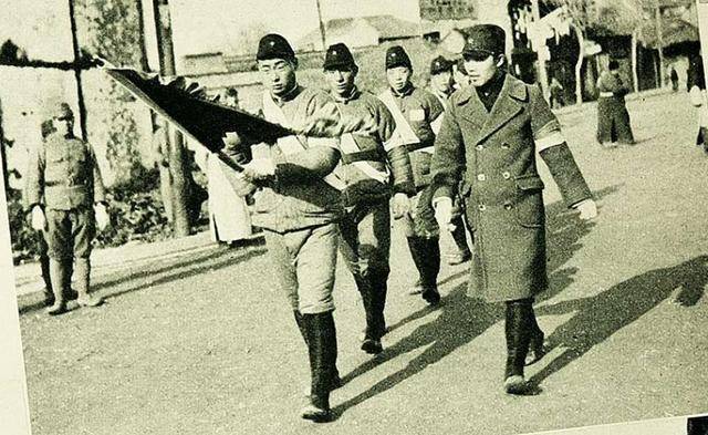 以下是日本战地记者拍摄的画面,刊发在《支那事变画报》和《支那战线