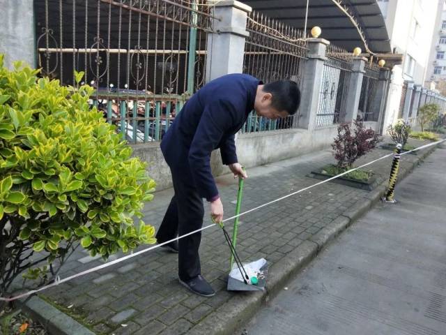 扫地,扫地,扫心地.坚持清扫的背后,是不改的初心.
