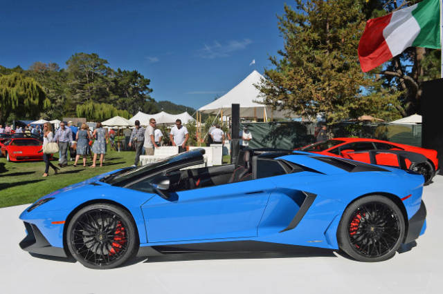 veloce之名的敞篷车款,其与aventador lp 750-4 sv相同,使用一具可