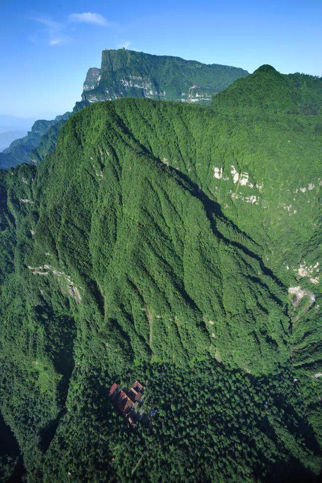 23年航拍峨眉山96次,他用摄影告诉你不一样的峨眉山