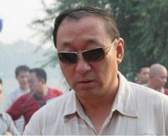 下,仍有浓墨重彩留给军人或类军人形象,郑元培等人的正气读来血脉贲张