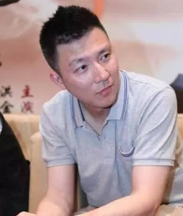 可是之后 刘永建的演艺生涯 一直上不了位 在tvb中出演的 还是配角居