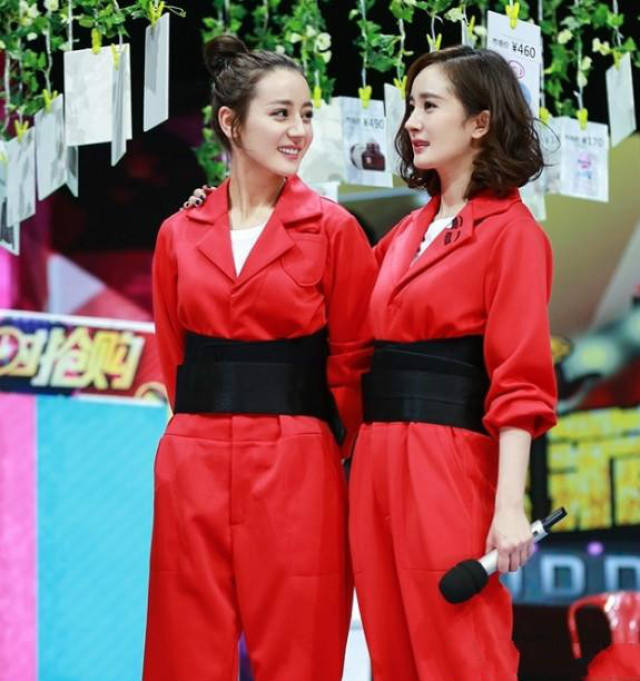 《快乐大本营》杨幂穿的6套衣服:图2和热巴同款,图5美到犯规!
