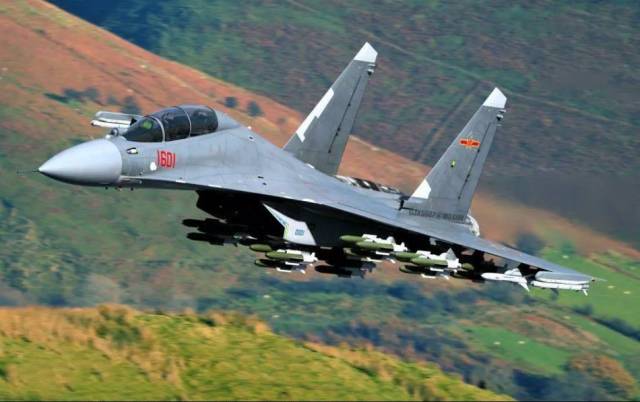 中国先进战斗机刷漆涂装的真谛:近看要养眼,远看要隐身!