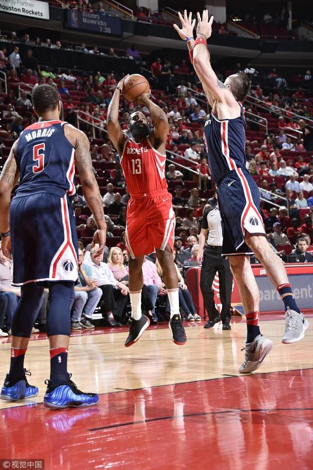 组图:火箭胜奇才 哈登后撤步跳投沃尔强行上篮