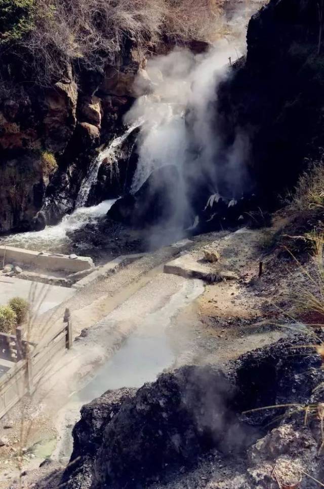 腾冲火山热海:春光明媚泉跃时,正是踏青好时节