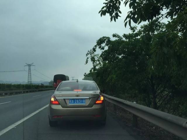 百色这些车辆"上镜"了,各种"花样"交通违法行为也"上镜"了,是想成为"